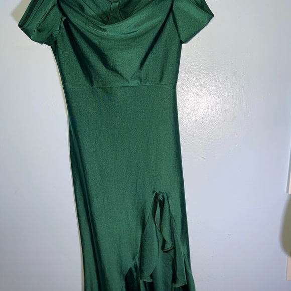 Elegant Green Off-Shoulder Dress - Picture 3 of 7